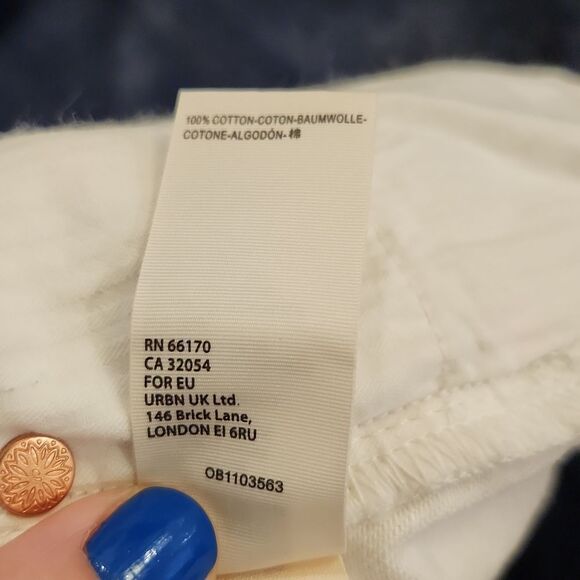 White button fly Free People jean shorts size 27! - Picture 9 of 13